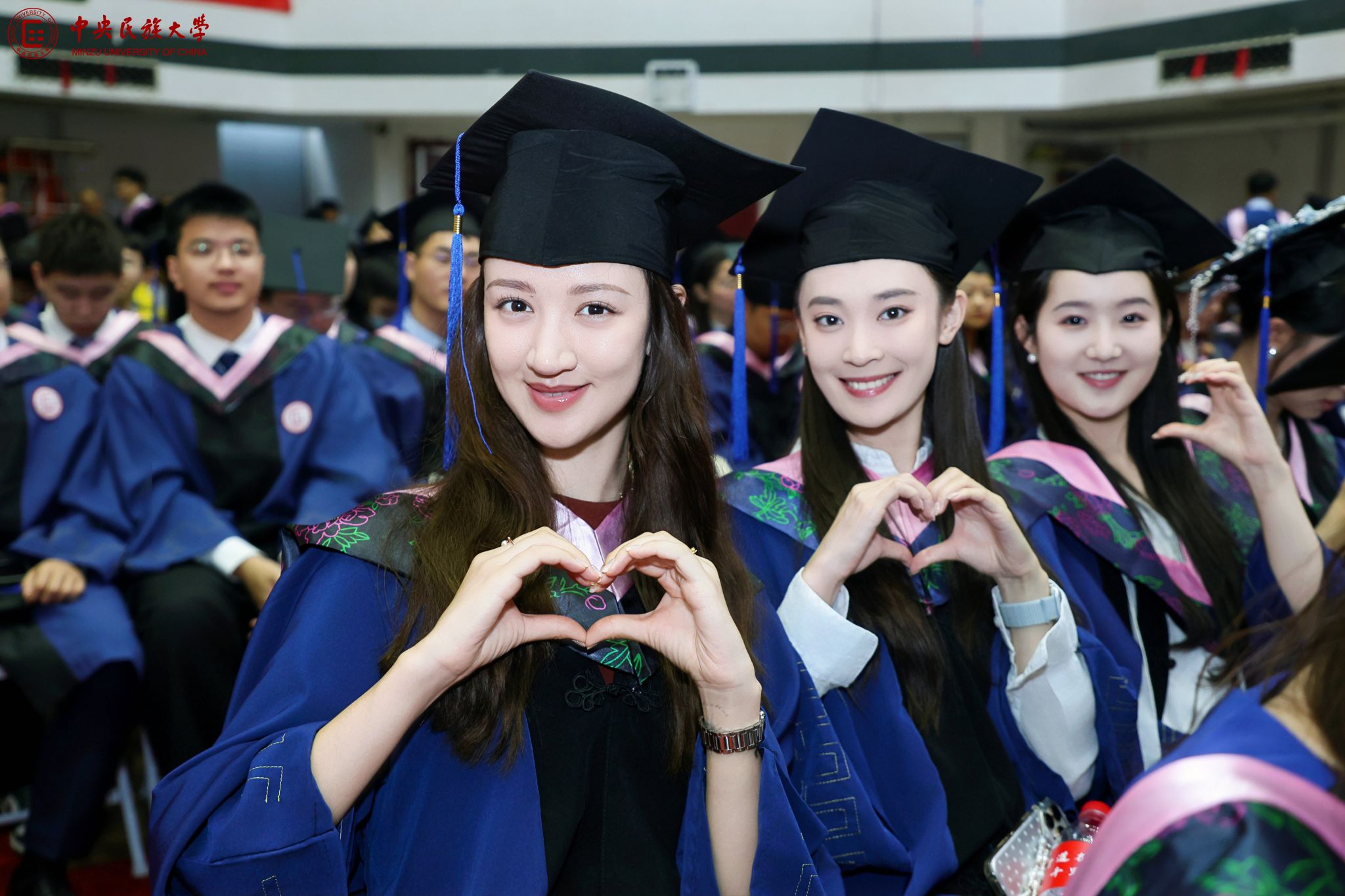 以光影为约,赴山海之程——2026届毕业典礼图集
